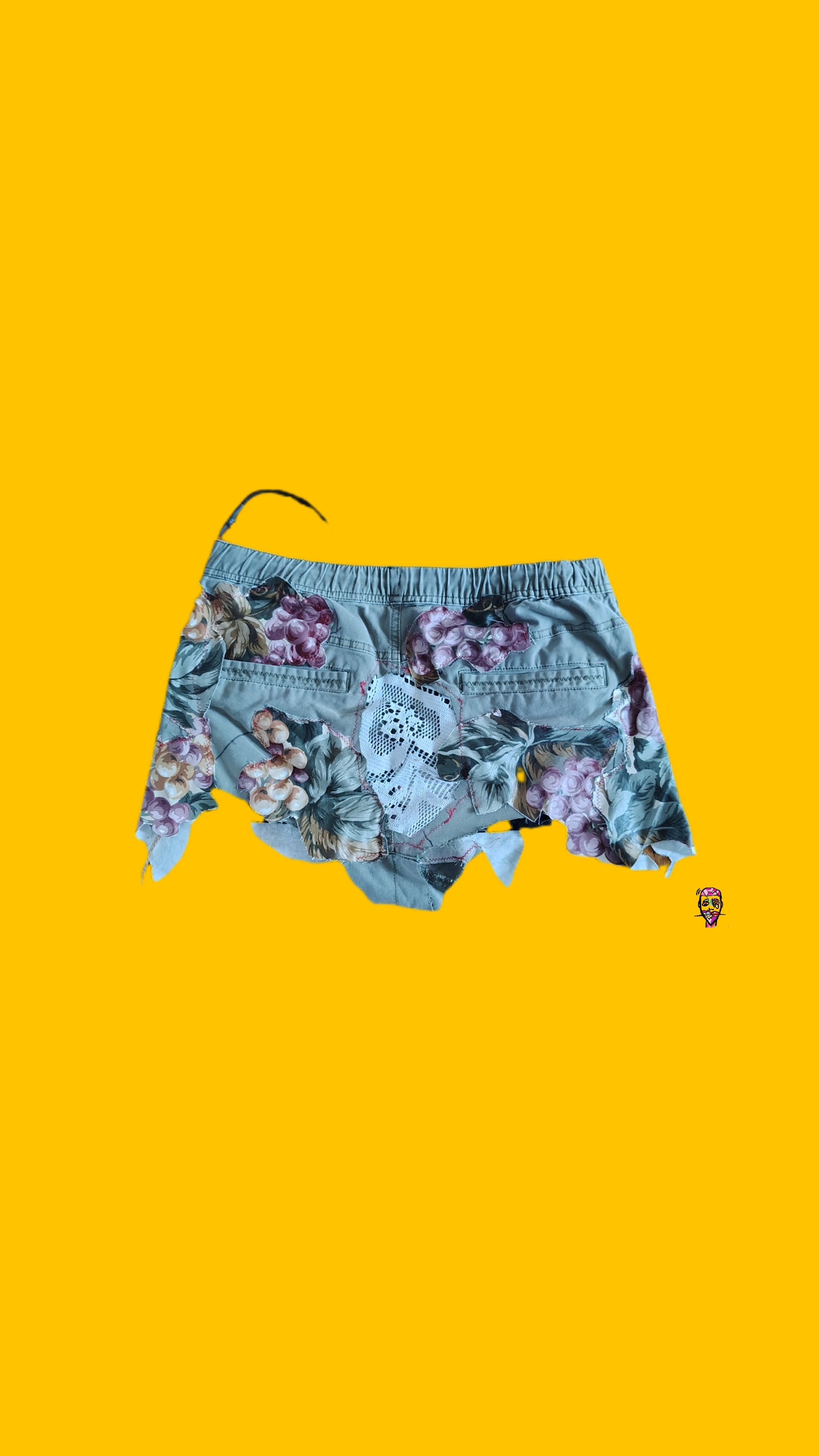 The Art Exhibit Floral Lace shorties (M)