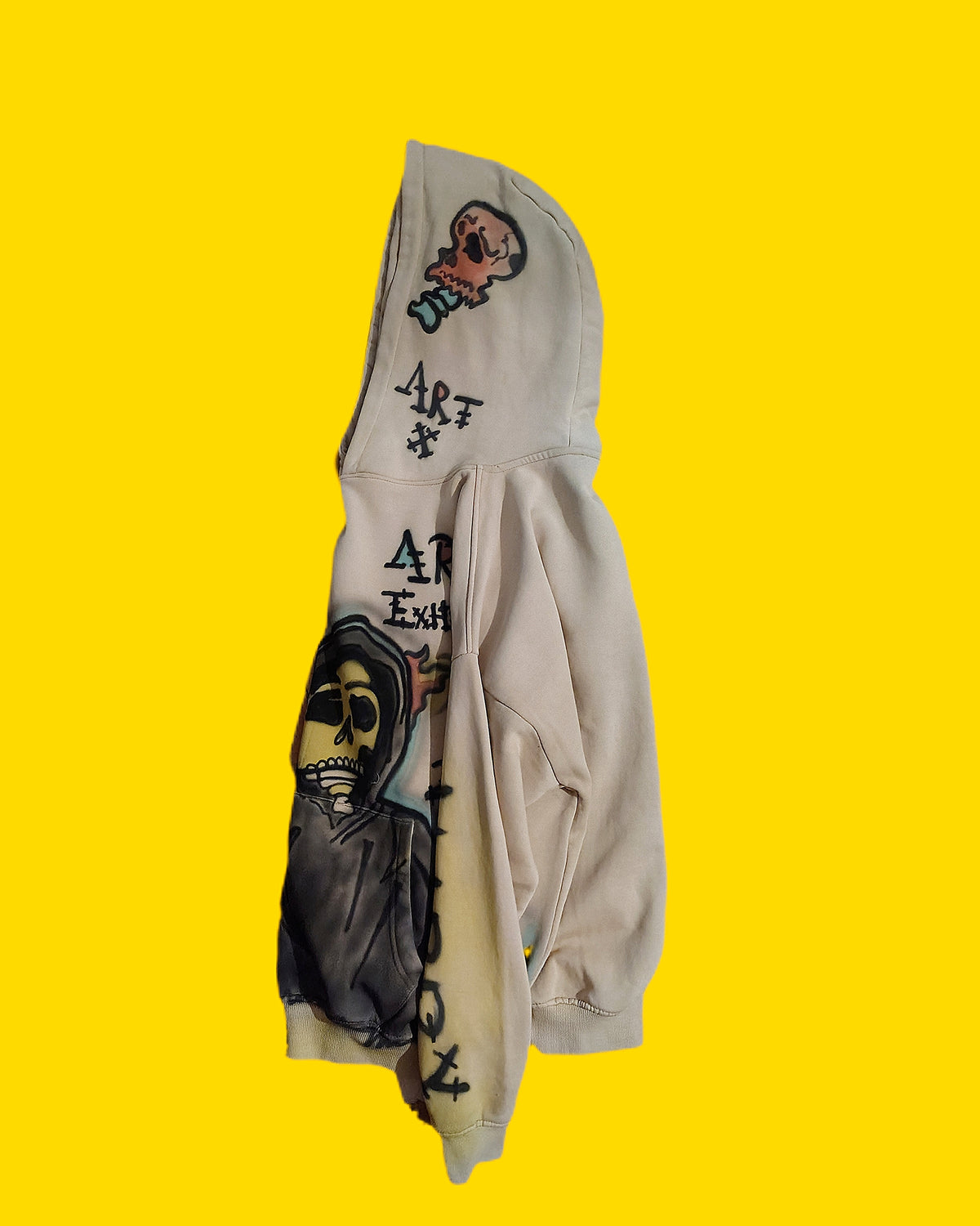 The Art Exhibit Dead Happy #29. (L/XL)