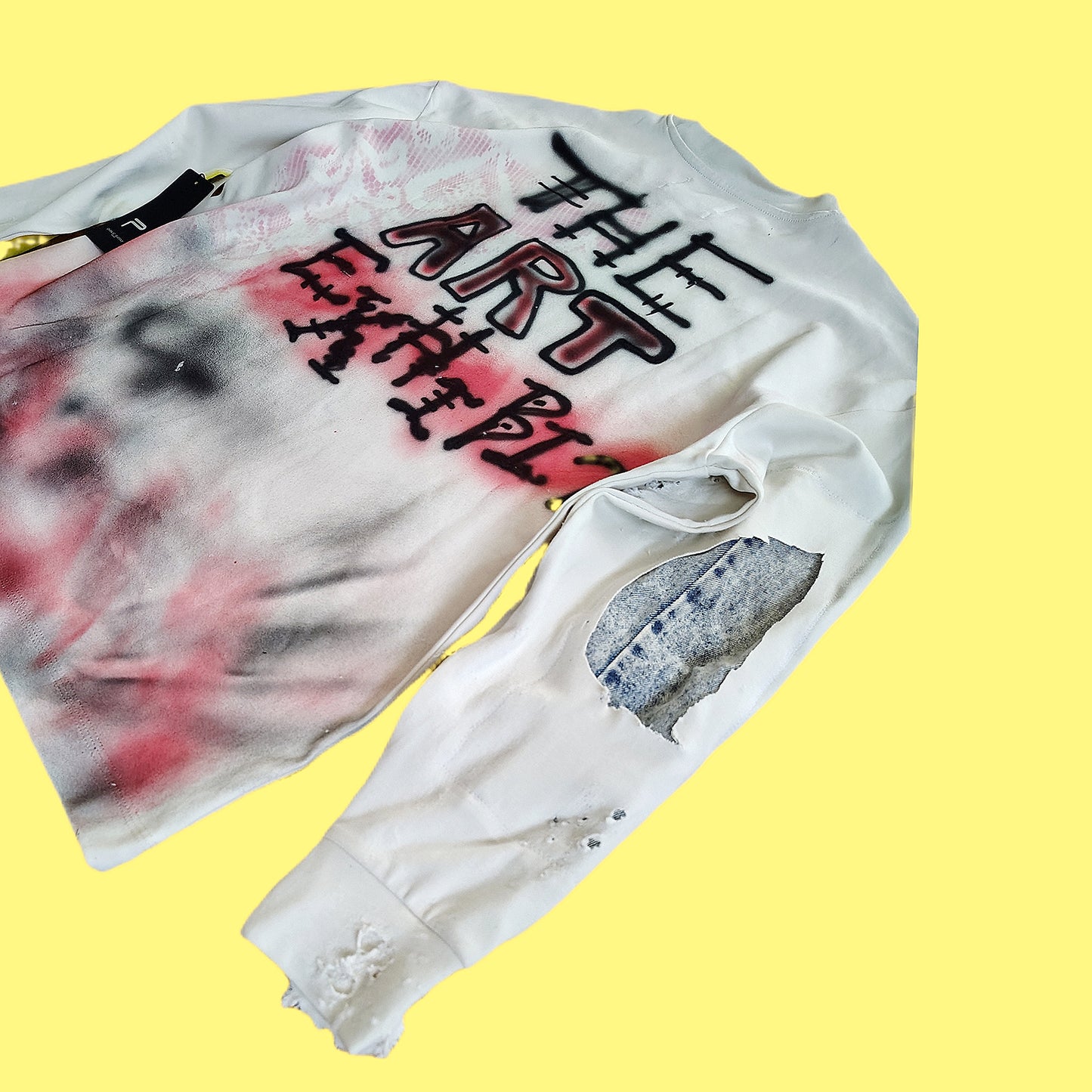 The Art Exhibit Bunny Babe Distorted Tee(m)
