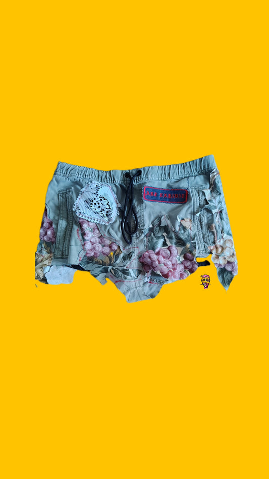 The Art Exhibit Floral Lace shorties (M)